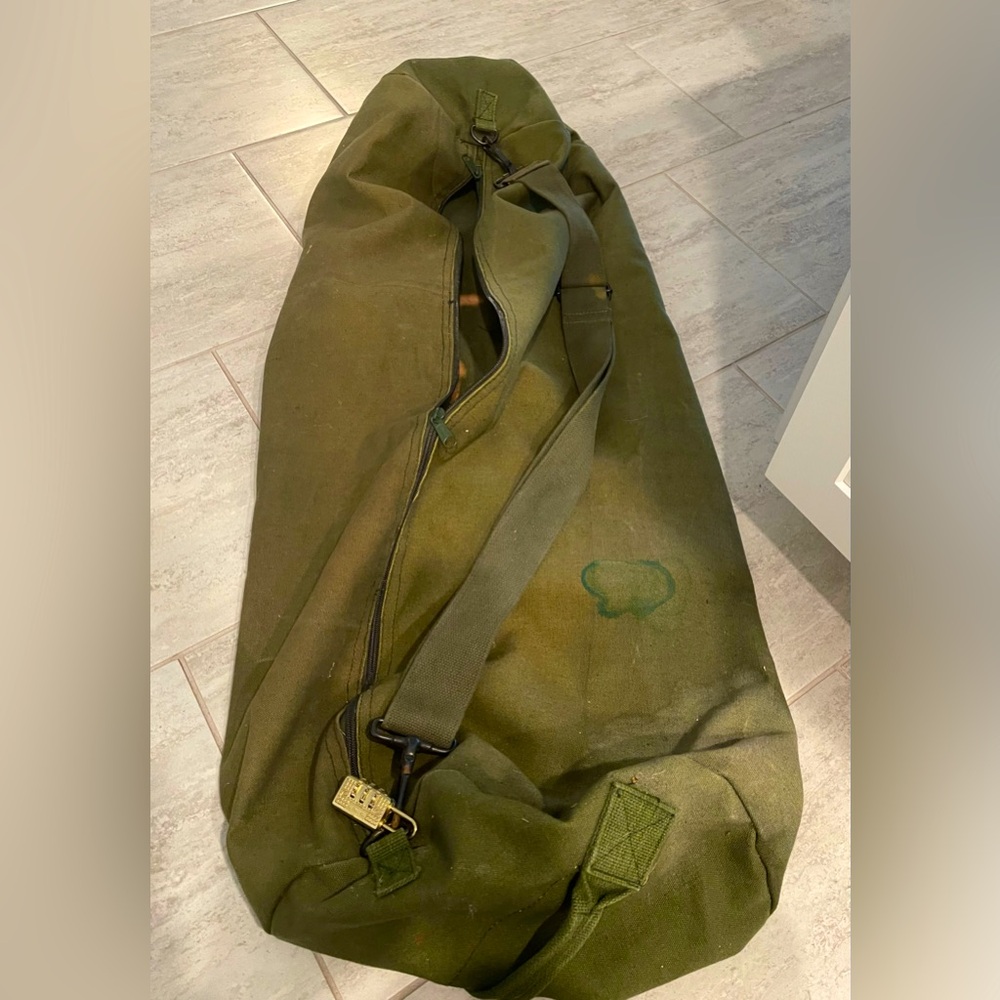 Large Duffle Bag - Picture 4 of 5